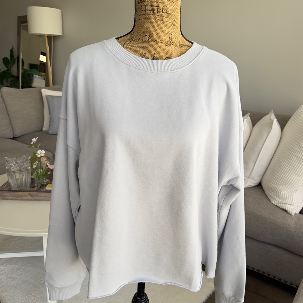 AMERICAN EAGLE OUTFITTERS Soft Gray Sweatshirt